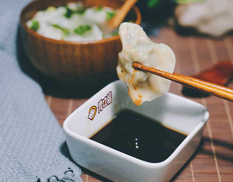 中秋佳節，月圓之夜，與家人歡聚，吃團圓餃子！
