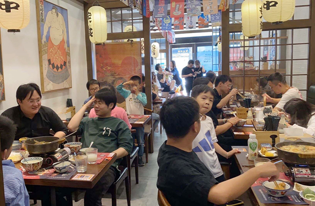 國慶長(cháng)假餐飲消費增長(cháng)強勁，美團商戶(hù)成長(cháng)計劃助商家到店交易增長(cháng)256%