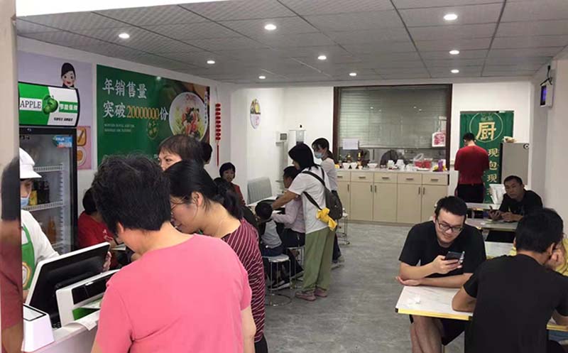 天氣冷了吃什么，來(lái)胃口福吃餃子，鮮香味十足，太好吃了